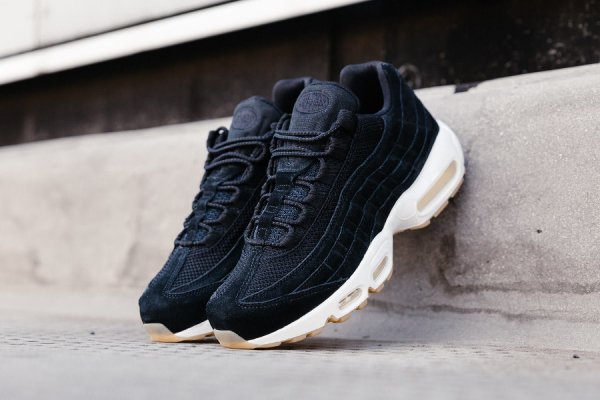 Basket Nike Air Max 95 Premium Suede Black (1)