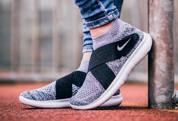 Basket Nike Free Run Motion Flyknit 2017 X 'Oreo' (1)