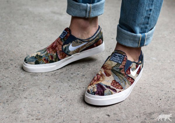 Chaussure Nike SB Janoski Slip On PRM Floral Grandma’s Couch (1)