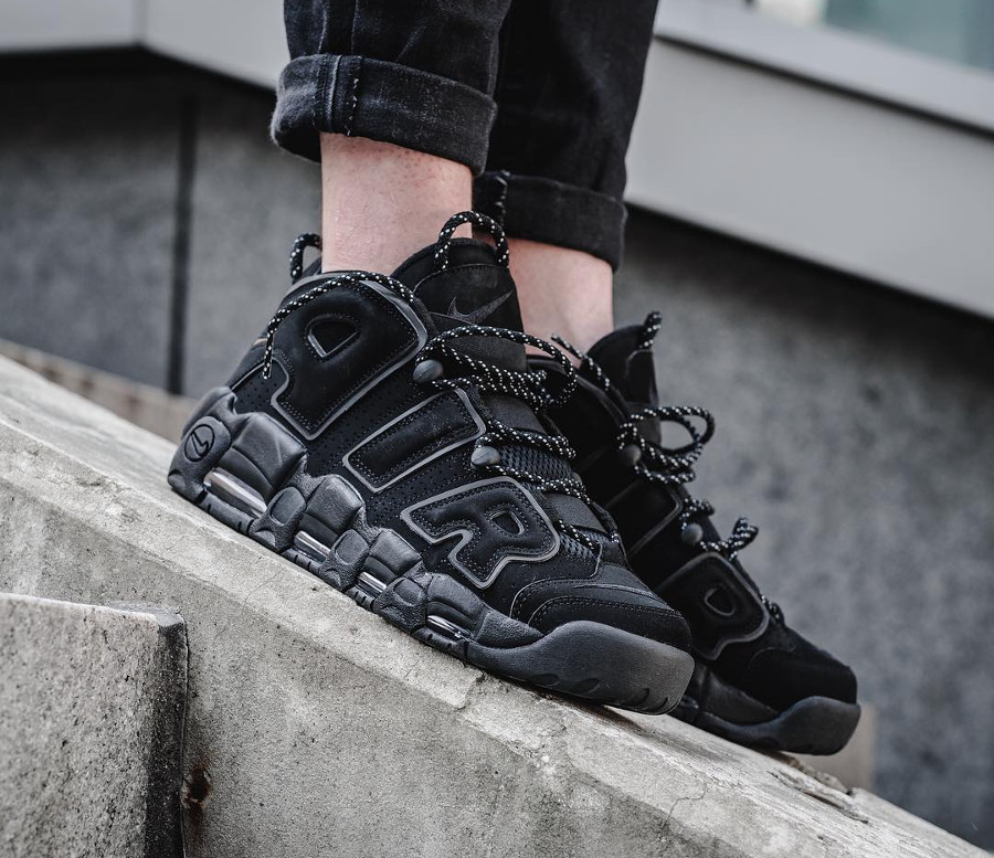 air uptempo on feet