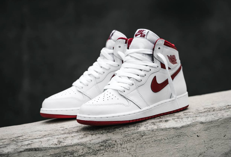 air jordan 1 high og metallic red