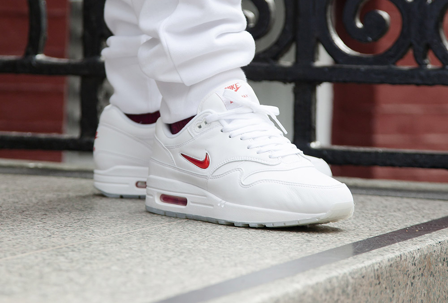 air max 1 jewel ruby red