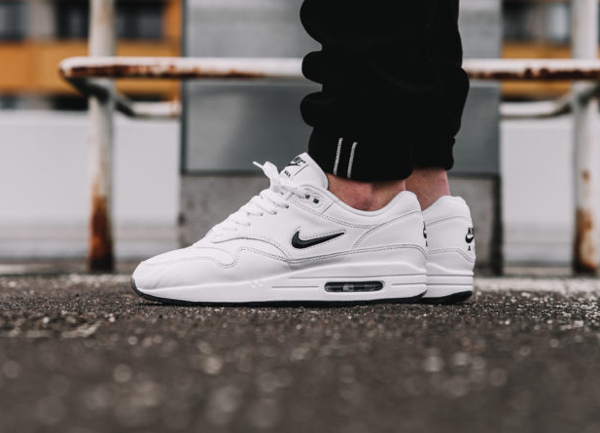 nike air max black diamond