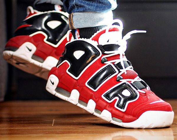 Chaussure Nike Air More Uptempo rouge Bulls hoop pack (1)