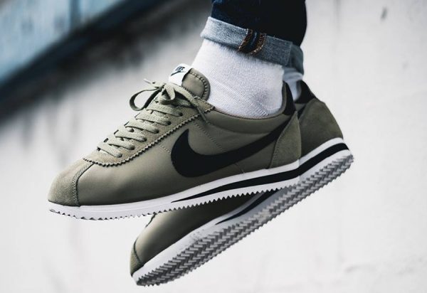 nike cortez homme noire et blanche