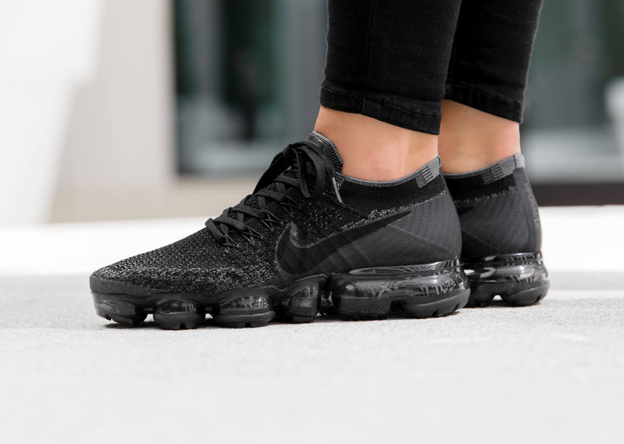 nike air vapormax flyknit triple noir