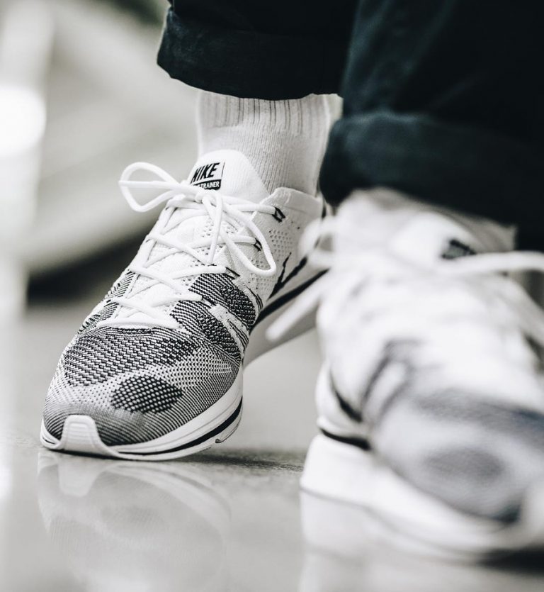 nike flyknit noir et blanche