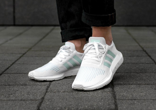 adidas swift run blanche et noir