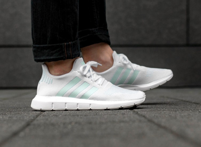 adidas swift run blanche et noir