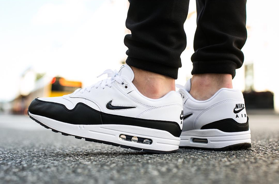 nike air max 1 crown jewel