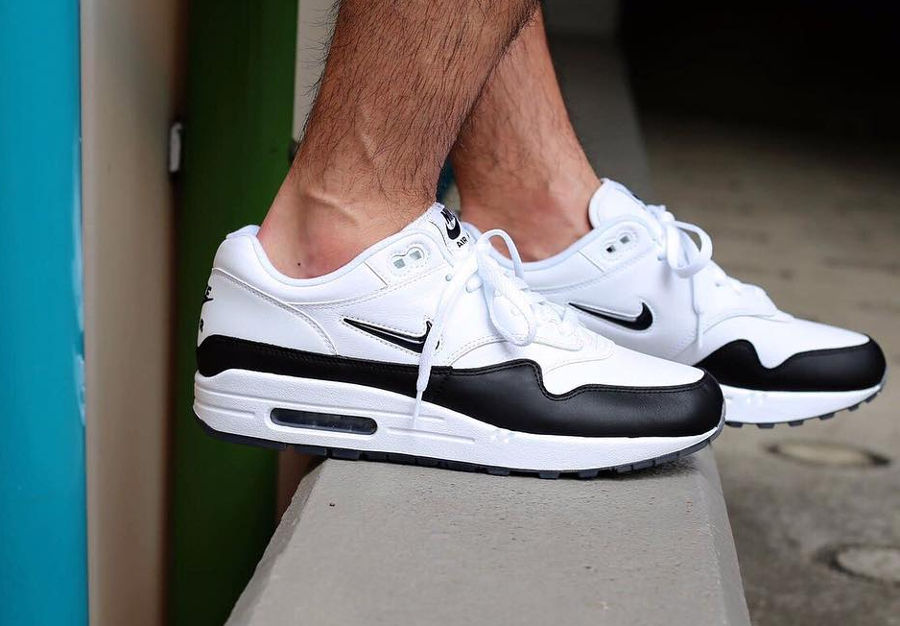 air max 1 crown jewel