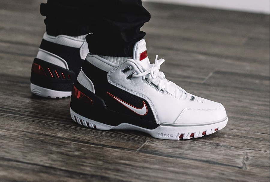 Chaussure Lebron 1 : Nike Air Zoom Generation QS 'King's First Game'