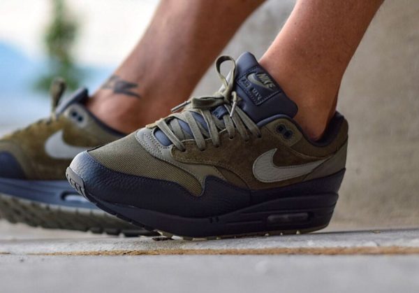 nike air max 1 olive