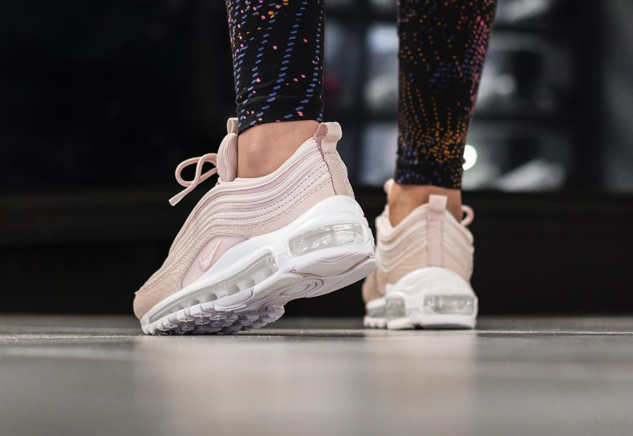 Chaussure Nike Air Max 97 femme PRM Rose 'Pink Snakeskin (1)