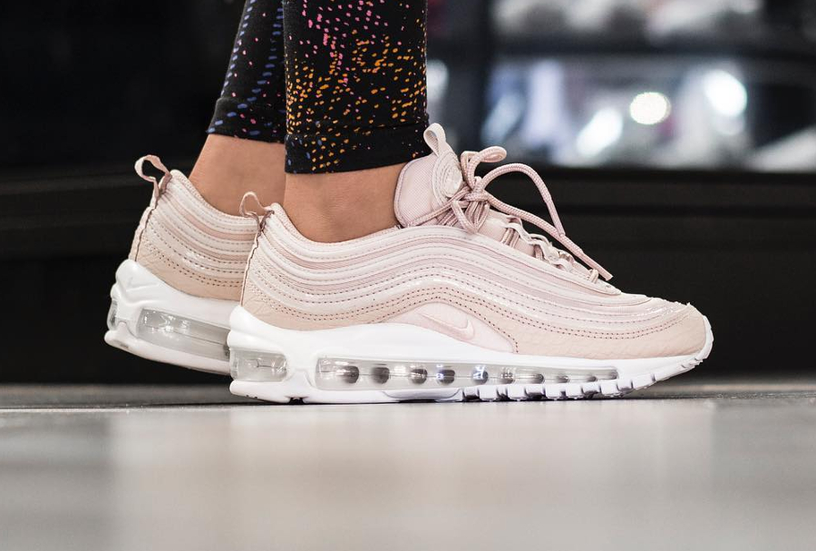 Chaussure Nike Air Max 97 femme PRM Rose 'Pink Snakeskin (2)