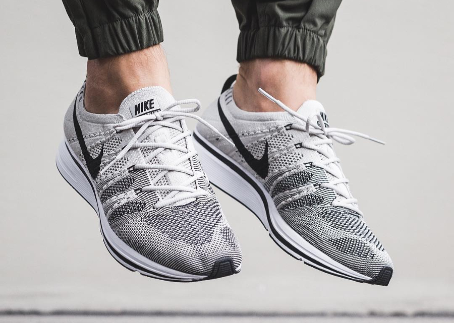 nike flyknit grise