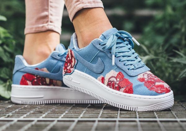 nike air force 1 upstep lx force is female