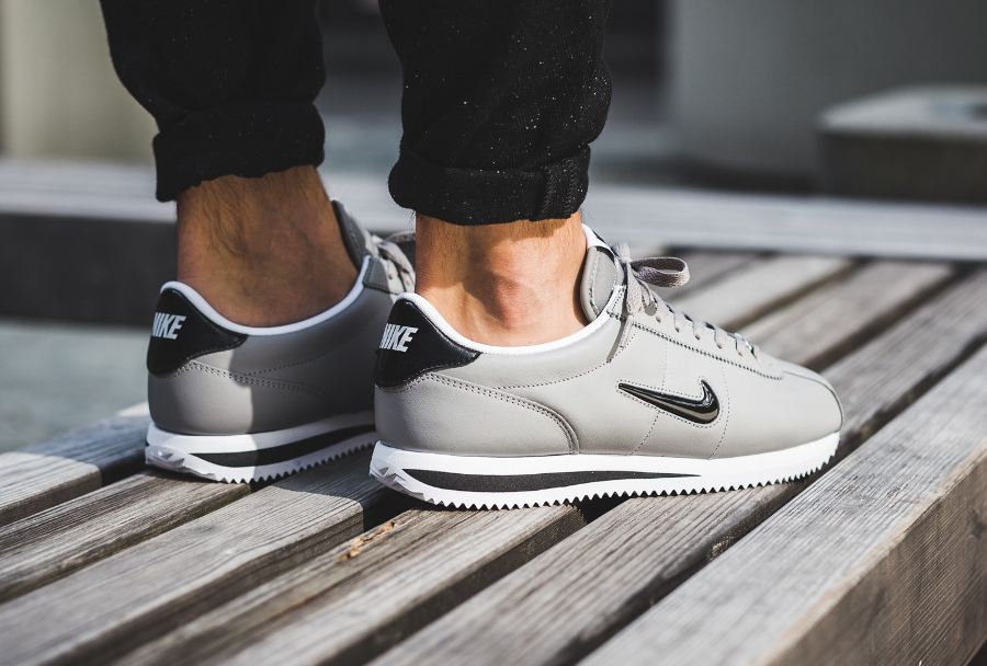 nike cortez grise homme