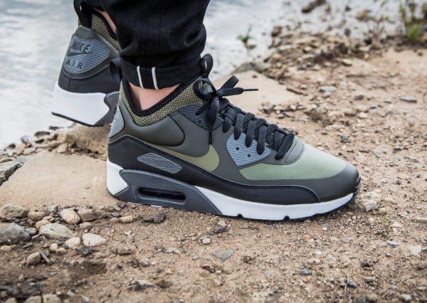 chaussure-nike-air-max-90-ultra-mid-sneakerboat-vert-olive-924458-300 (2)