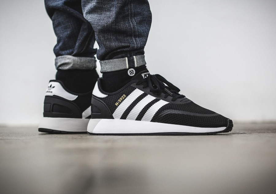 adidas iniki noir et blanc