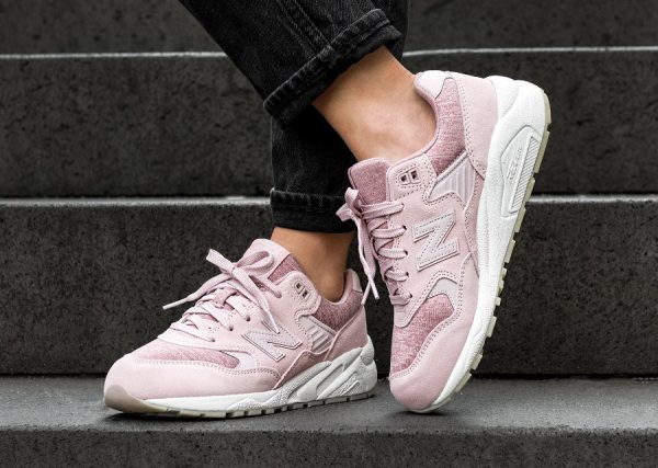 Chaussure New Balance WRT580HP Suede Faded Rose