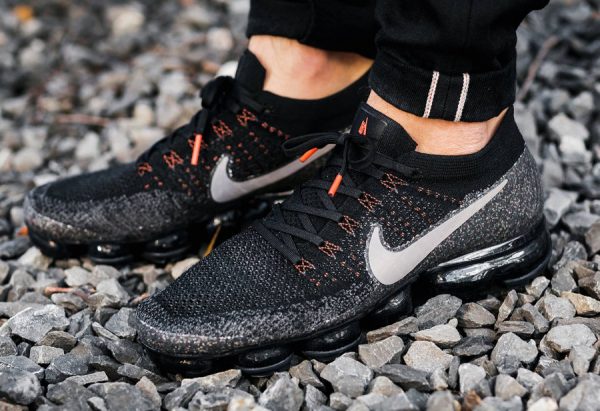 chaussure-nike-air-vapormax-flyknit-black-dark-mushroom-899473-010 (2)