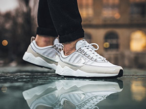 La Nike Air Spiridon 16 Cream Light Bone Metallic Silver