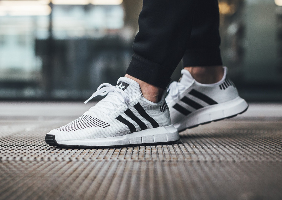 adidas swift run noir et blanche