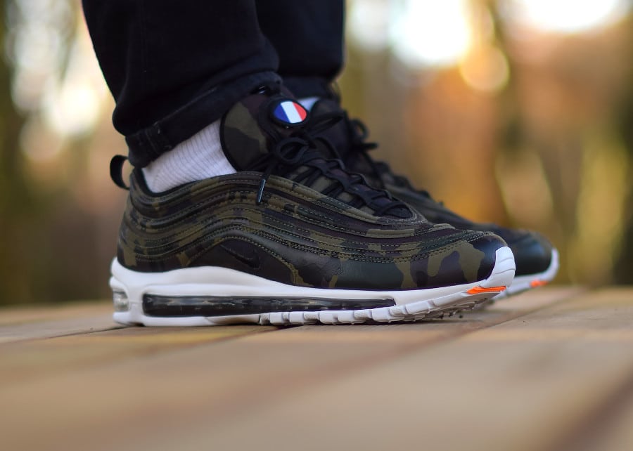 Chaussure Nike Air Max 97 PRM France Country Camo QS (édition limitée vert olive avec un patch du drapeau tricolor)