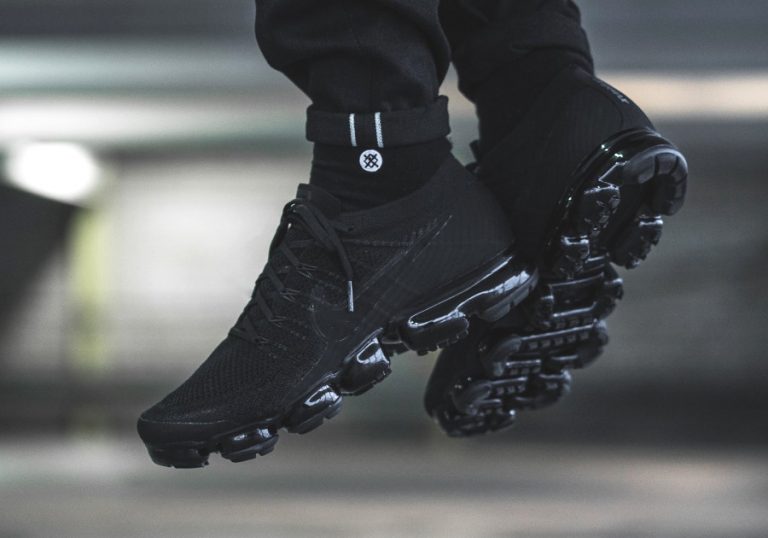 nike air vapormax flyknit triple noir
