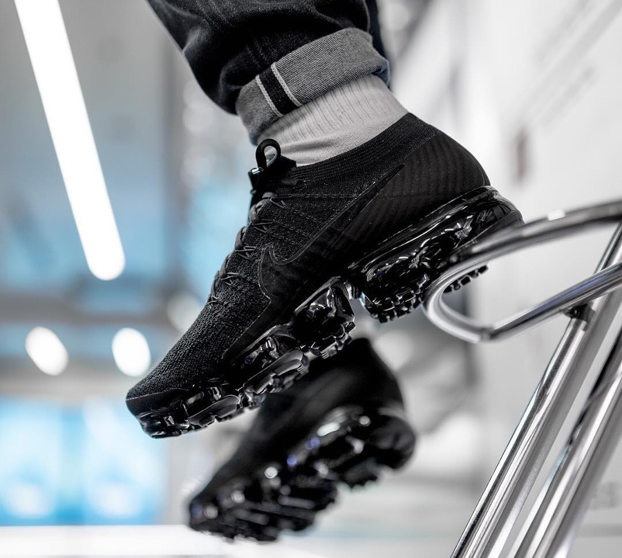 Chaussure Nike Air Vapormax Triple Noir Black 2.0 homme on feet