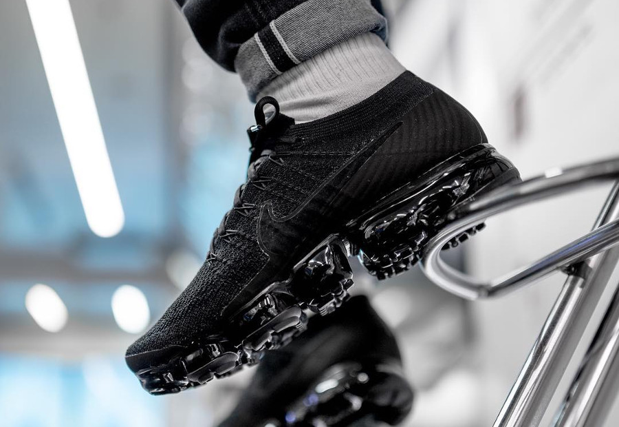 vapormax triple noir