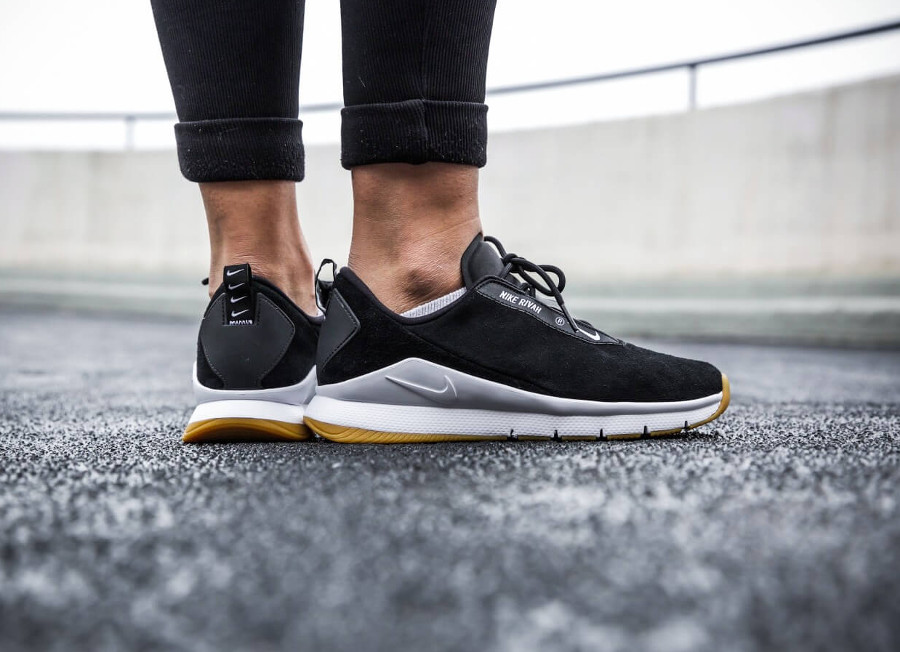 Nike Rivah PRM 'Black (femme) : pourquoi ?