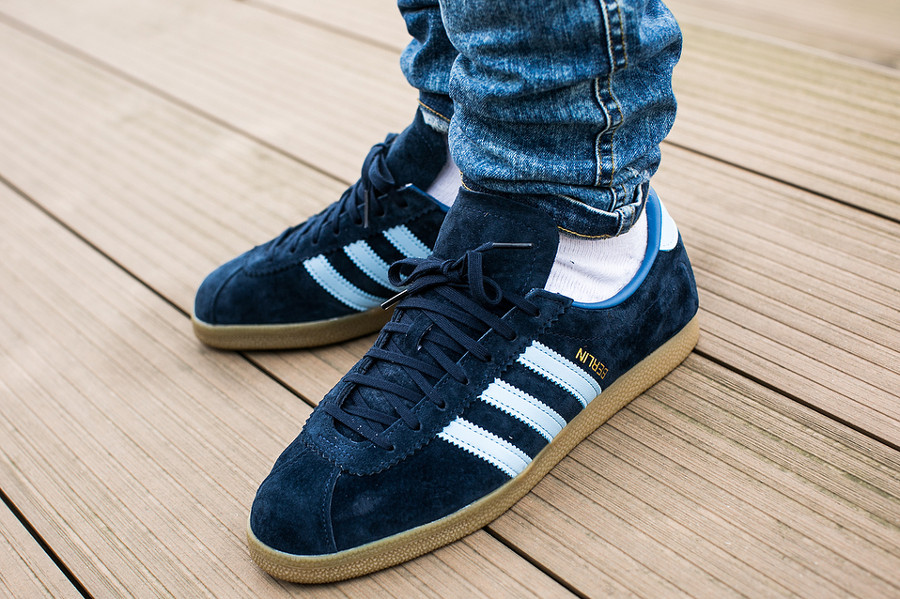 Adidas Berlin City OG 2018 Dark Marine Clear Sky (logo berlin à l'envers) - chaussure rétro homme