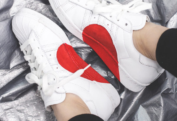 Adidas Superstar 80's Half Heart (coeur rouge) - chaussure rétro femme (couv)
