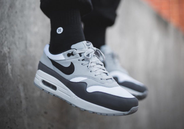 air max 1 wolf grey on feet