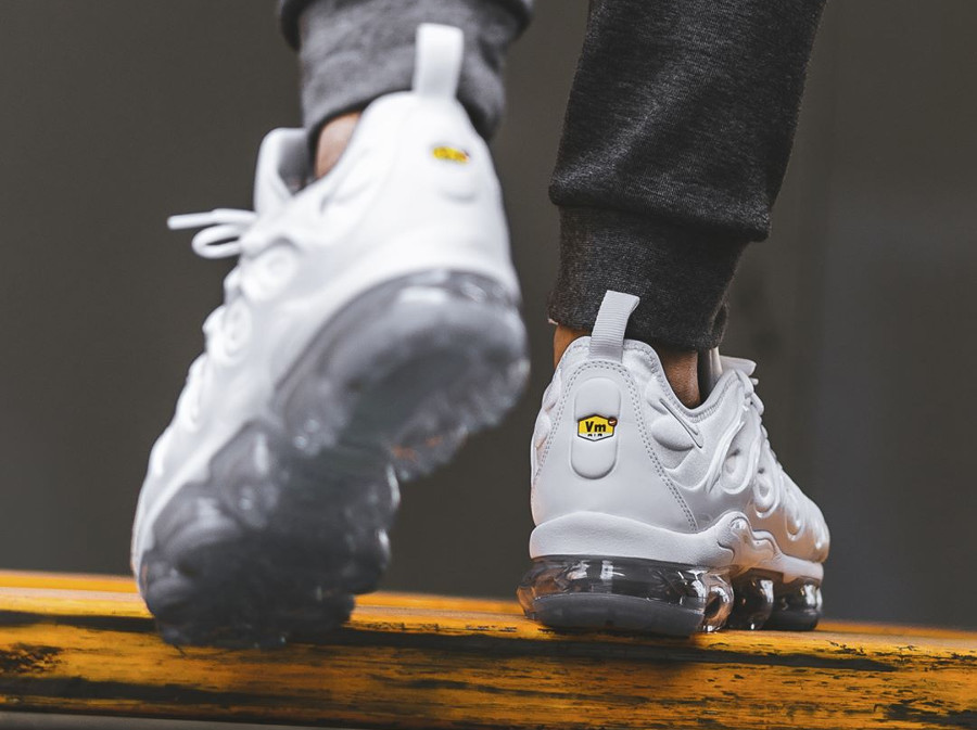 nike air vapormax plus white pure platinum