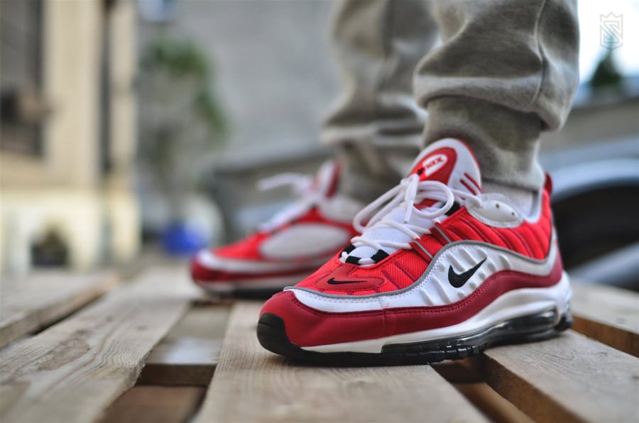 gym red air max 98