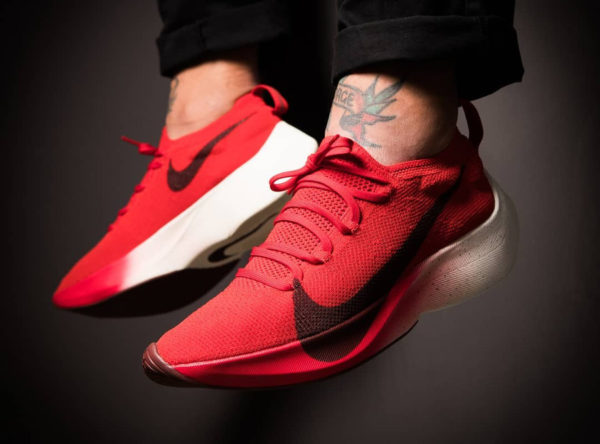 Nike Vapor Street Flyknit University Red (dégradé rouge) on feet