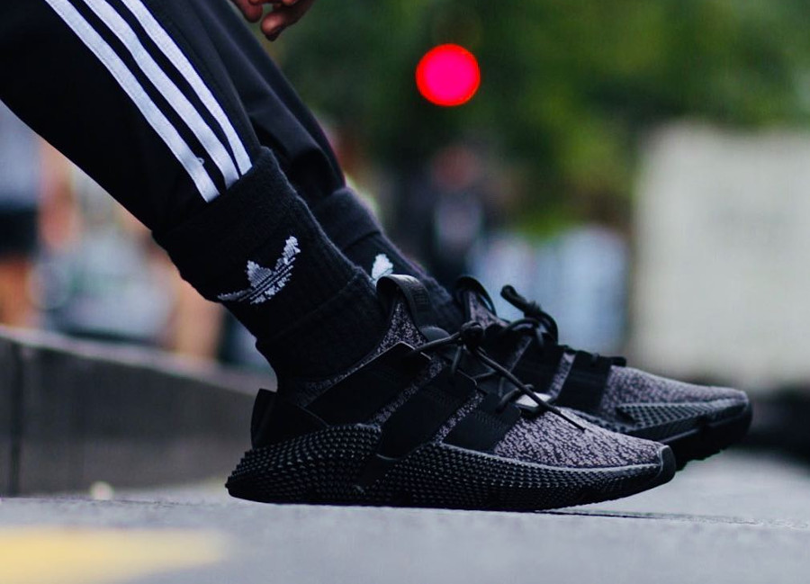adidas triple black prophere