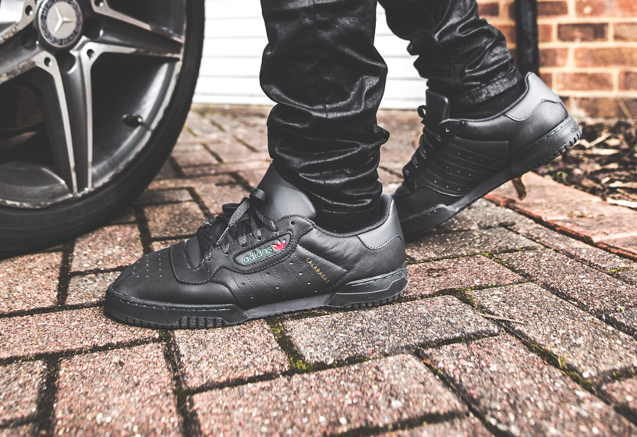 Avis Adidas Yeezy Powerphase Calabasas noire Core Black guide