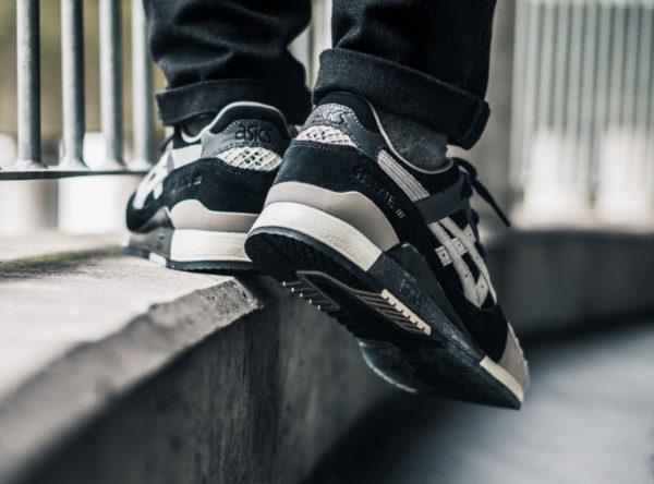 basket-kickslab-asics-gel-lyte-iii-suede-noir-gris-ecritures-japonaises-semelle-H8M4K-9002 (1)