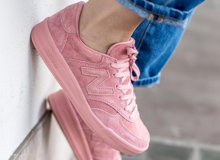 basket-new-balance-wrt-300-pp-en-daim-rose-femme (couv)