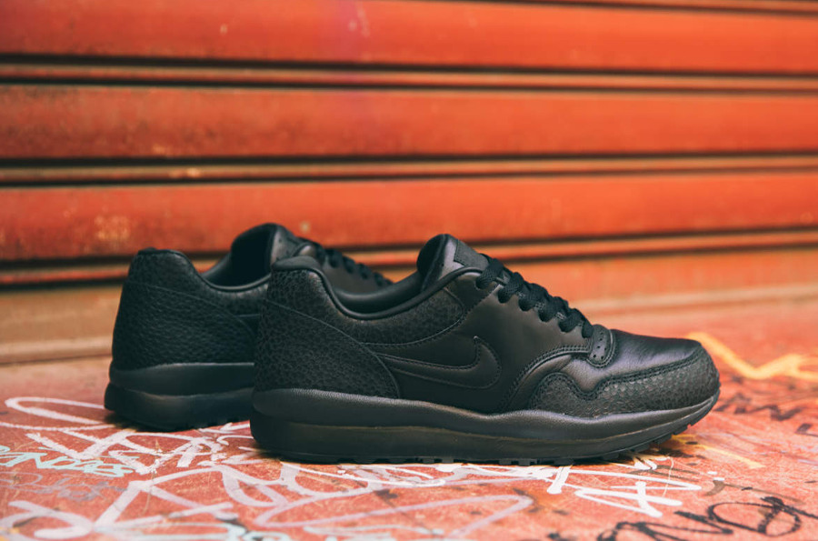 Chaussure Nike Air Safari noire Triple Black (imprimé peau d'autruche)