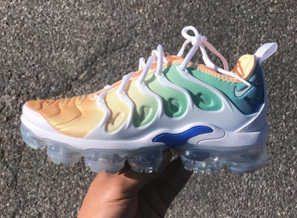 basket-nike-air-vapormax-plus-degradé-bleu-vert-orange-femme-AO4550 100 (1)