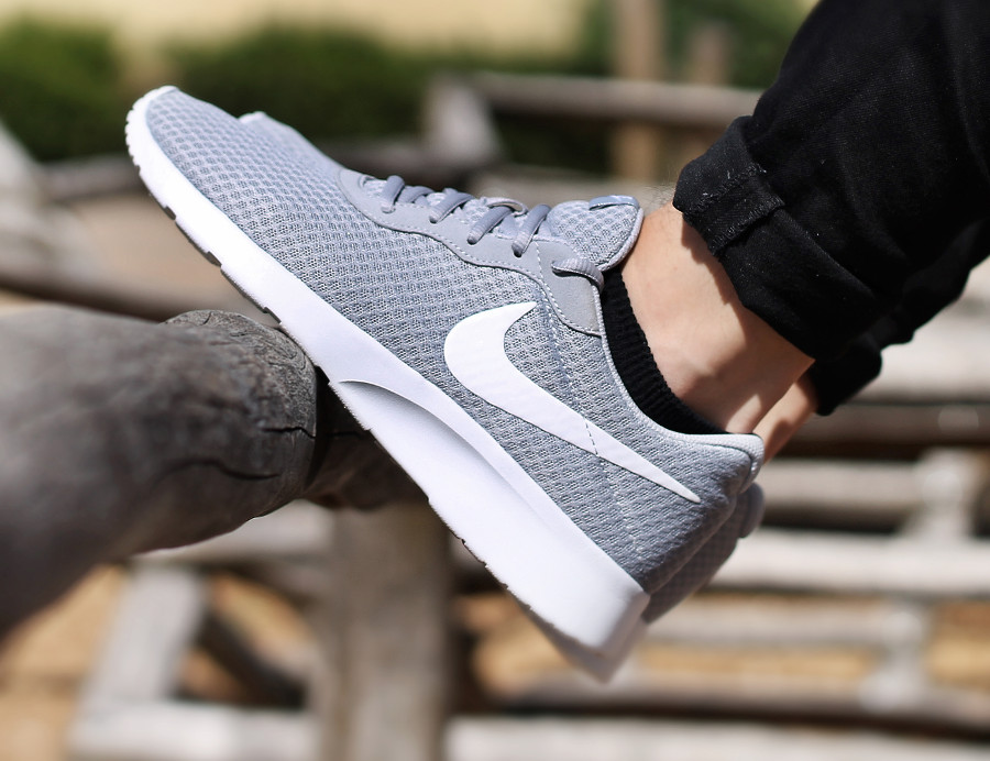 nike tanjun gris