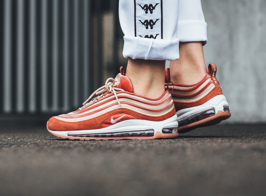 peach and white air max 97