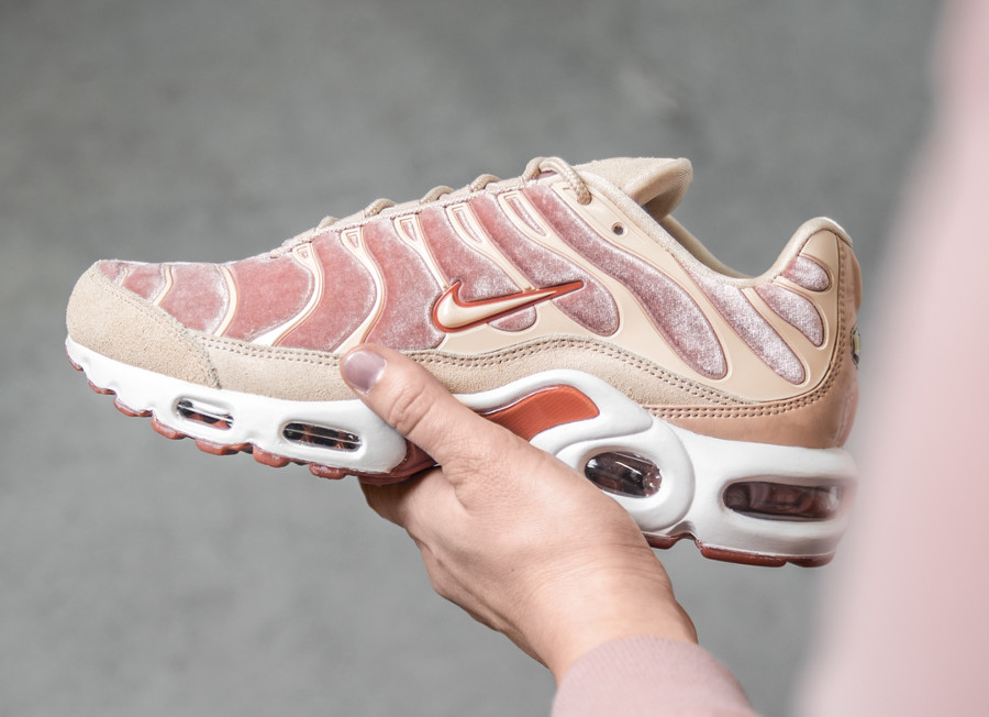 nike tn dusty peach