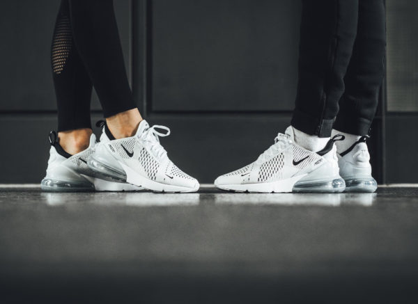 Nike Air Max 270 White Black on feet (homme et femme)