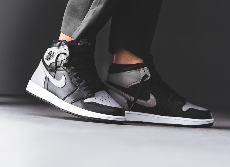 Basket Air Jordan 1 montante Shadow en cuir gris et noir 2018 on feet